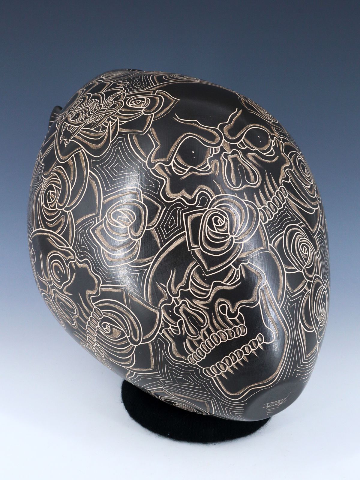 Mata Ortiz Hand Coiled Etched Pottery Vase - PuebloDirect.com