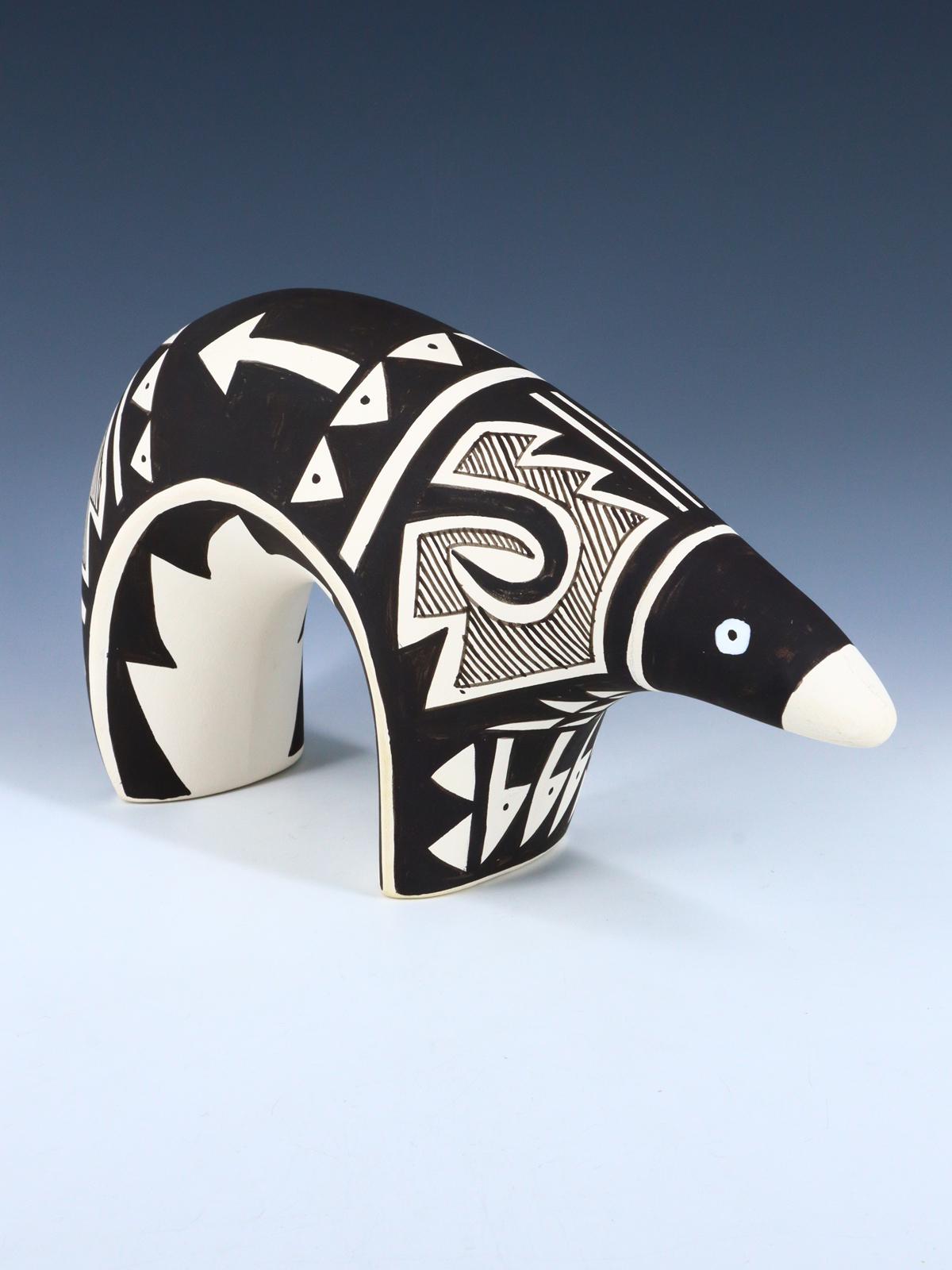 Ours médicinal peint en poterie de style Acoma