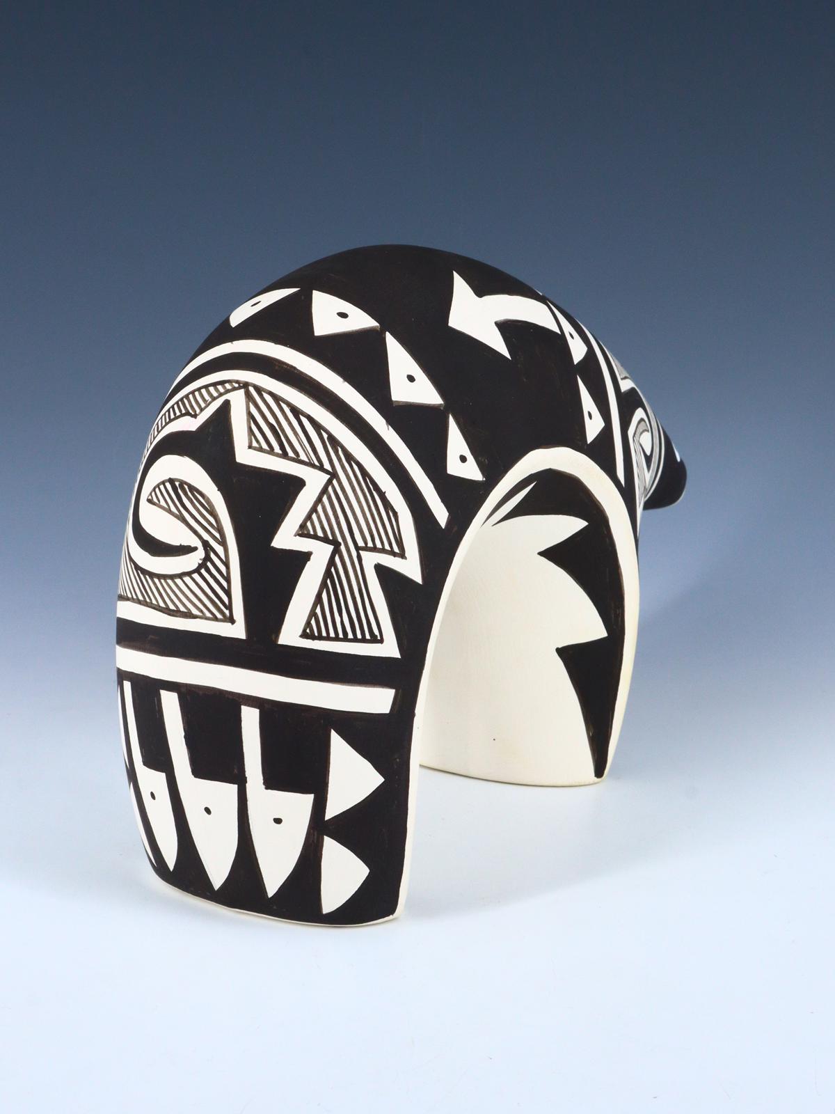 Ours médicinal peint en poterie de style Acoma