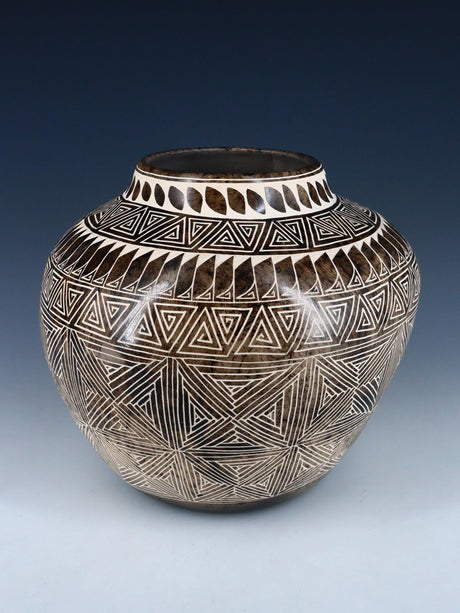 Etched Hummingbird Horsehair Acoma Pueblo Pottery
