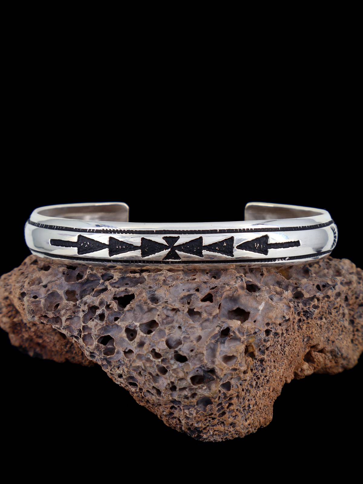 Pulsera superpuesta de narrador de plata esterlina de nativos americanos