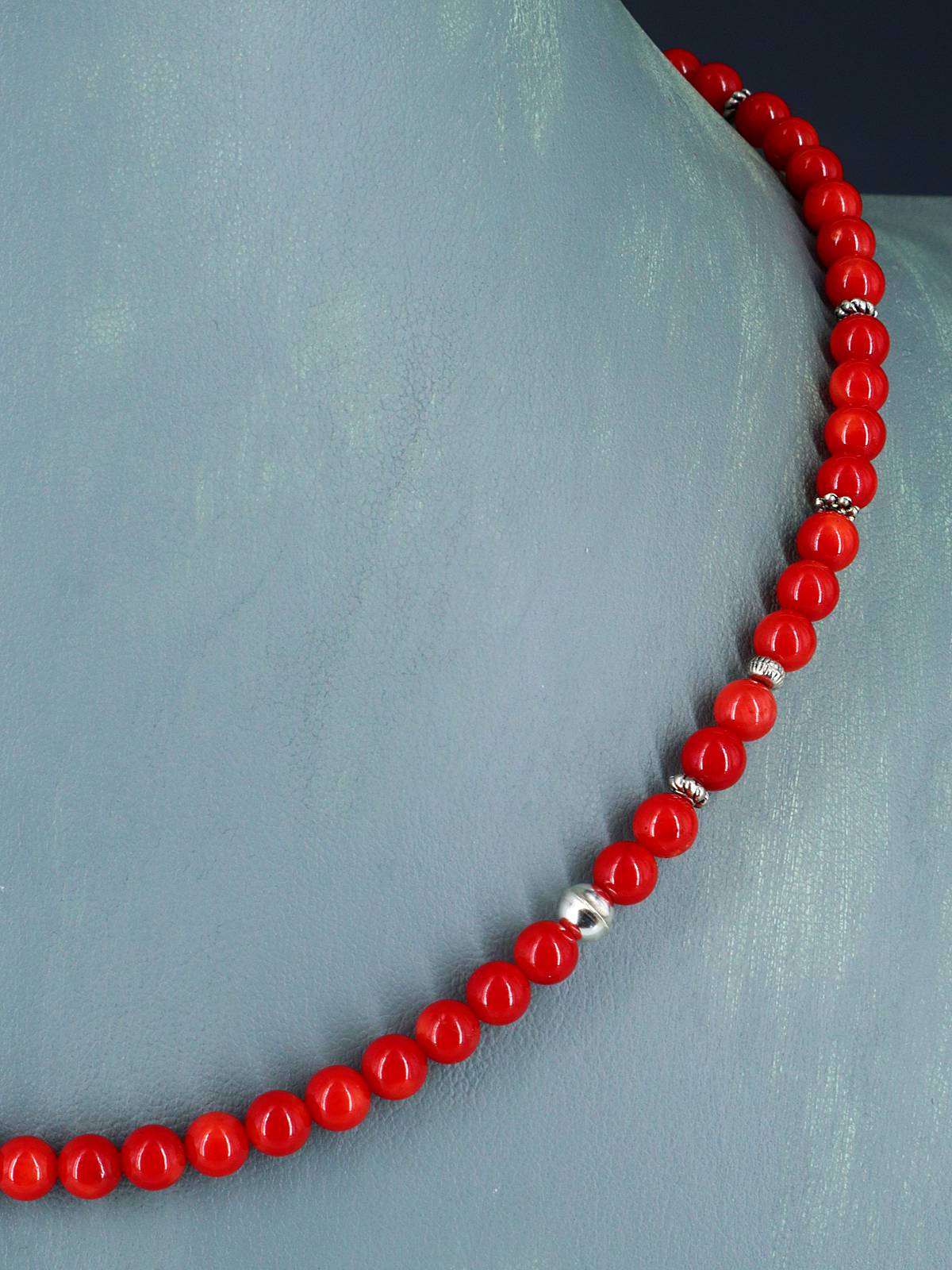 18" Navajo Single Strand Dyed Bamboo Coral Necklace - PuebloDirect.com