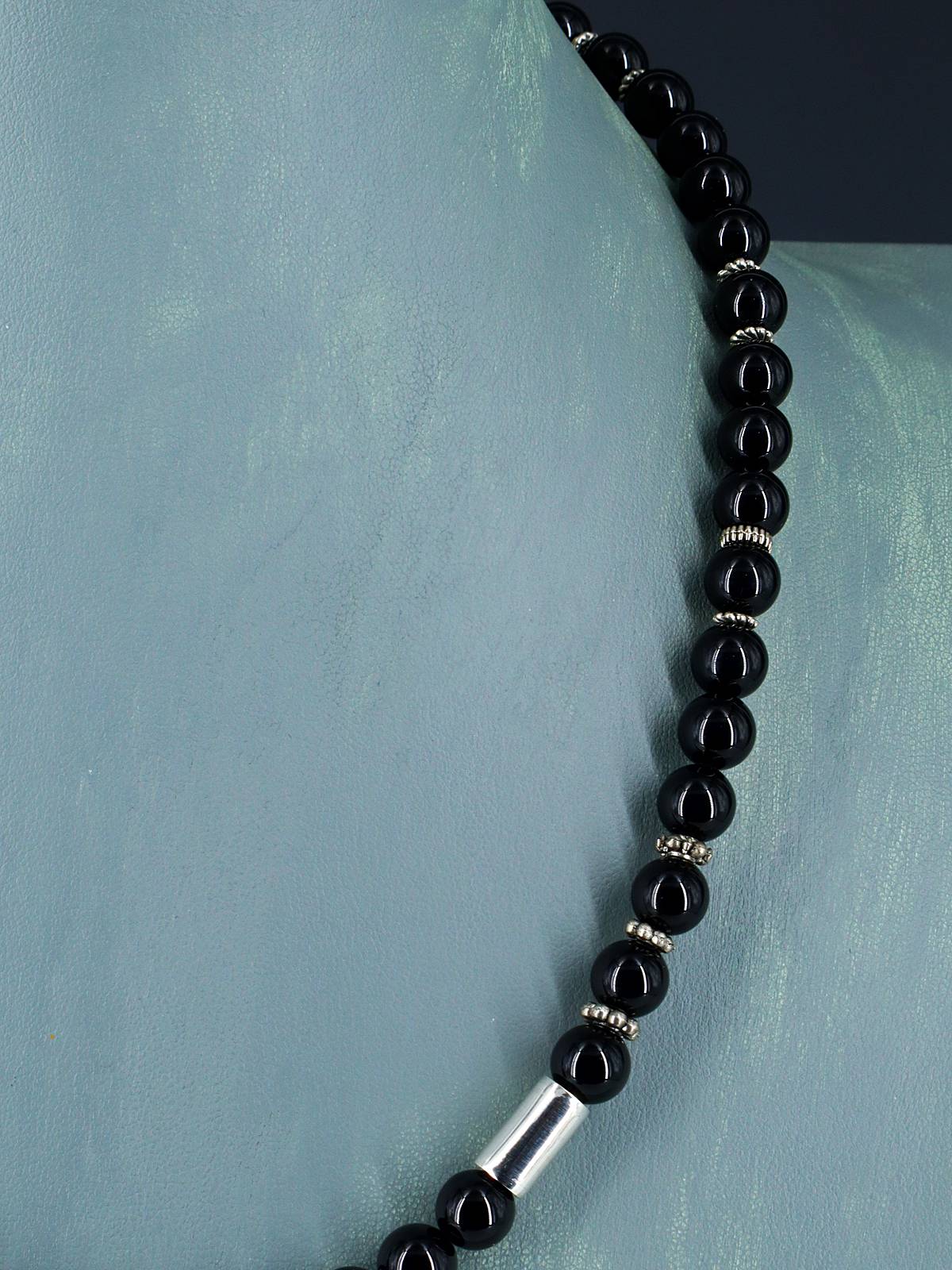 20" Navajo Single Strand Black Onyx Necklace