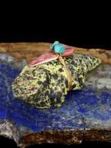 Serpentine Wolf Zuni Fetish - PuebloDirect.com