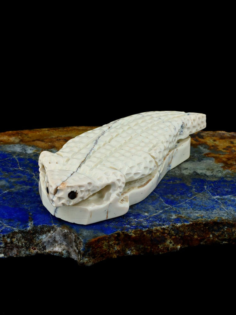 Serpentine Lizard Zuni Fetish Carving - PuebloDirect.com