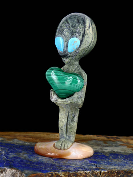 Serpentine Alien Zuni Fetish Carving - PuebloDirect.com