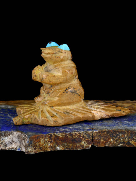 Travertine Frog on Lilypad Zuni Fetish - PuebloDirect.com