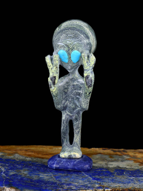 Serpentine Alien Zuni Fetish - PuebloDirect.com
