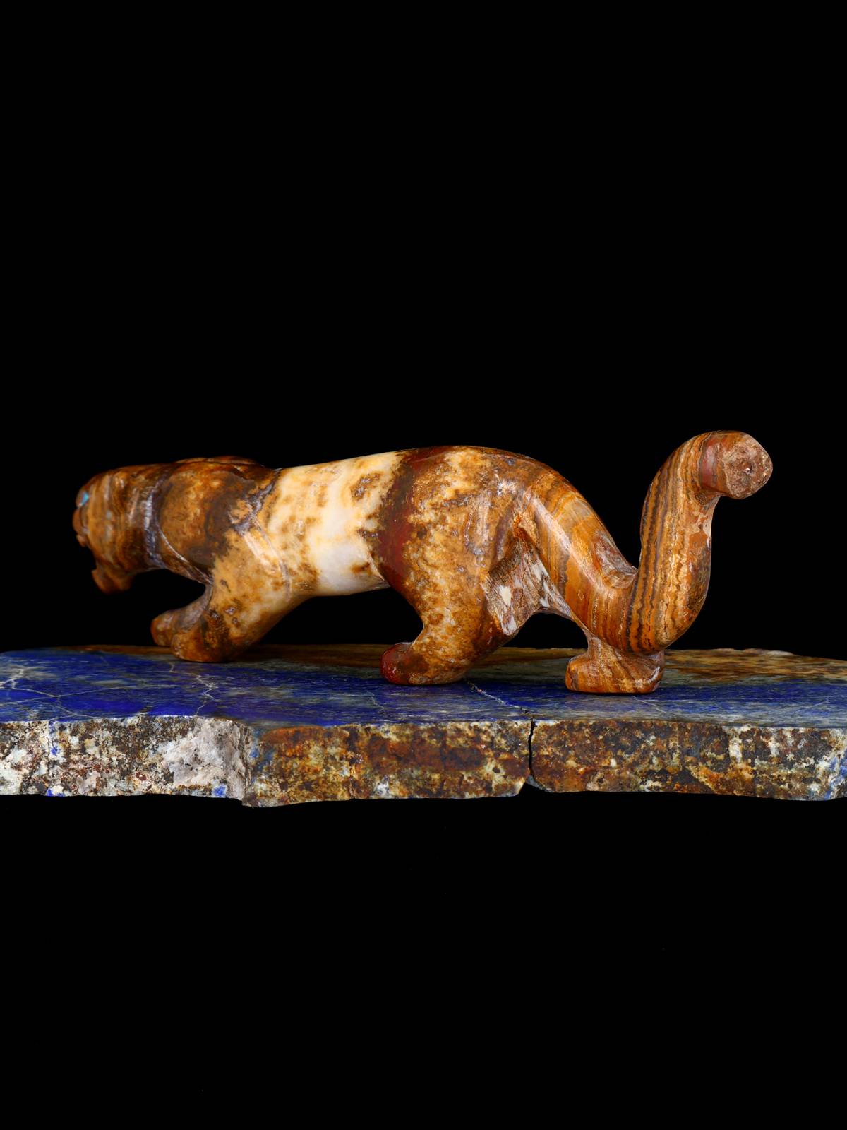 Onyx Mountain Lion Zuni Fetish