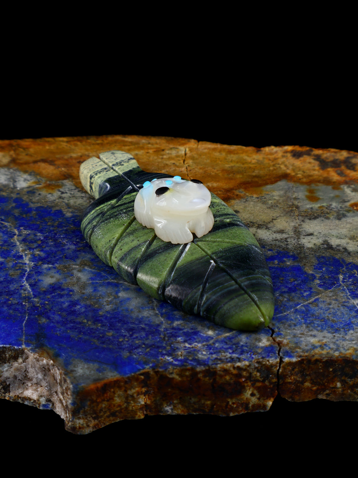 Mother of Pearl Frog on Leaf Zuni Fetish