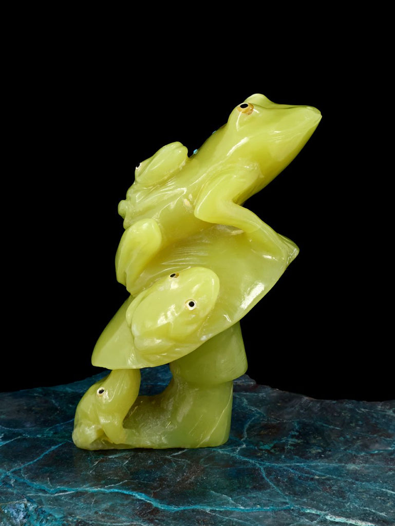 Lemon Jasper Frog Family Zuni Fetish - PuebloDirect.com