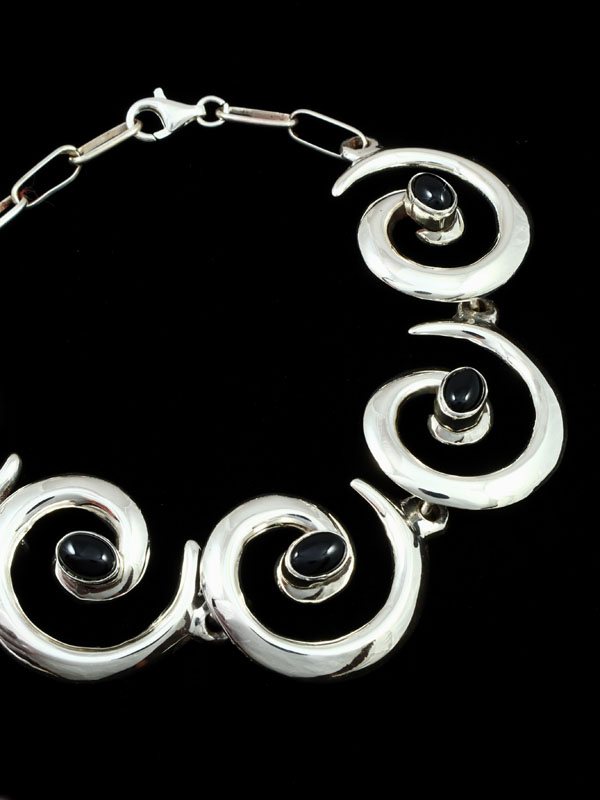 Native American Jewelry Onyx Link Bracelet - PuebloDirect.com