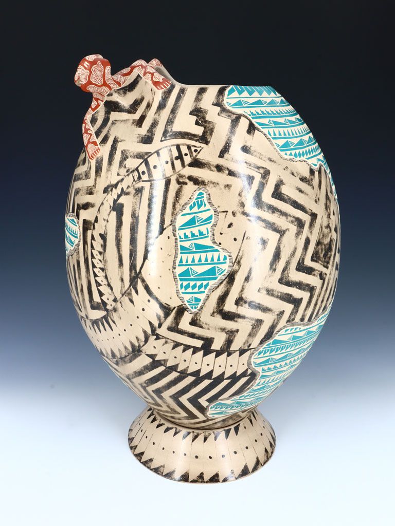 Mata Ortiz Hand Coiled Lizard Effigy Pottery with Matching Stand - PuebloDirect.com